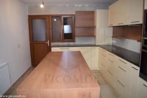 Mobila bucatarie PicoMob MDF vopsit lucios crem RAL masa tip insula tandembox antaro manere aluminiu