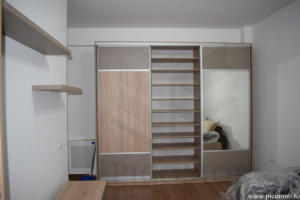 Mobilier living PicoMob dressing haine usi glisante cu oglinda stejar bardolino haine impachetate